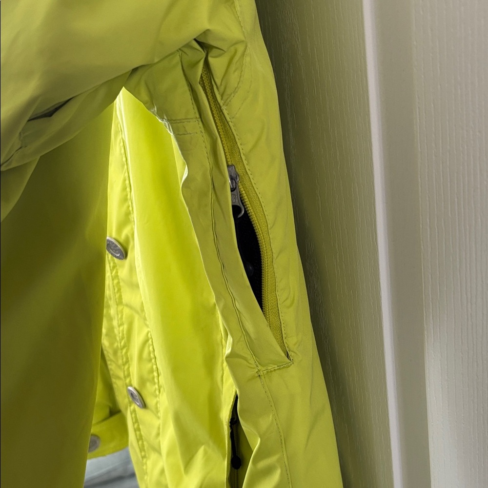 Women's Betty Rides Snowboarding Jacket - Picture 4 of 14